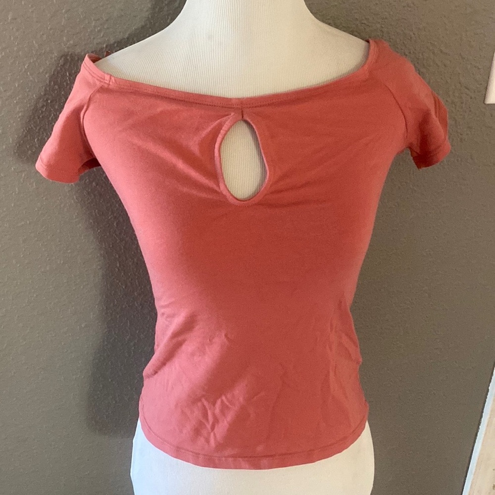 Express blush key hole top
